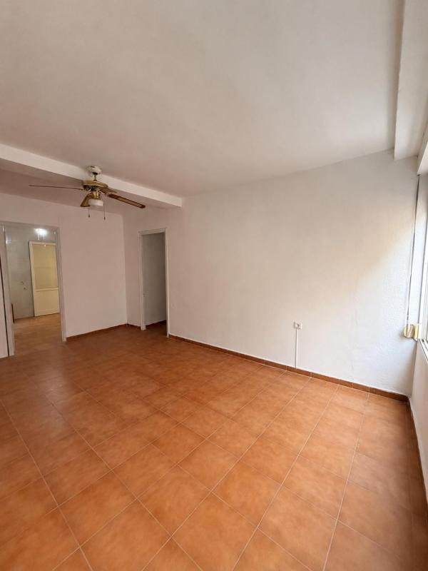 Sale of apartment in Piso en Calle salinas, Altozano, Alicante / Alacant, Alicante
 photo 2