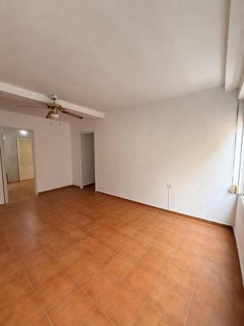 Sale of flat in Piso en Calle salinas, Altozano, Alicante / Alacant, Alicante
thumbnail 2