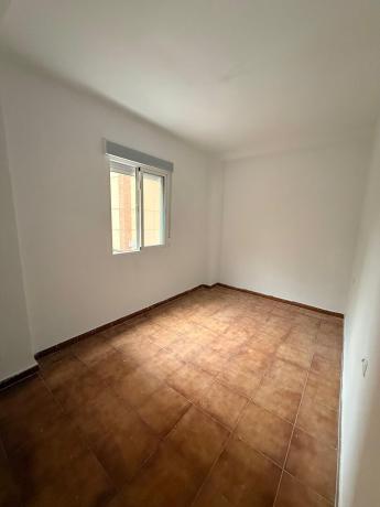Sale of flat in Piso en Calle salinas, Altozano, Alicante / Alacant, Alicante
thumbnail 3
