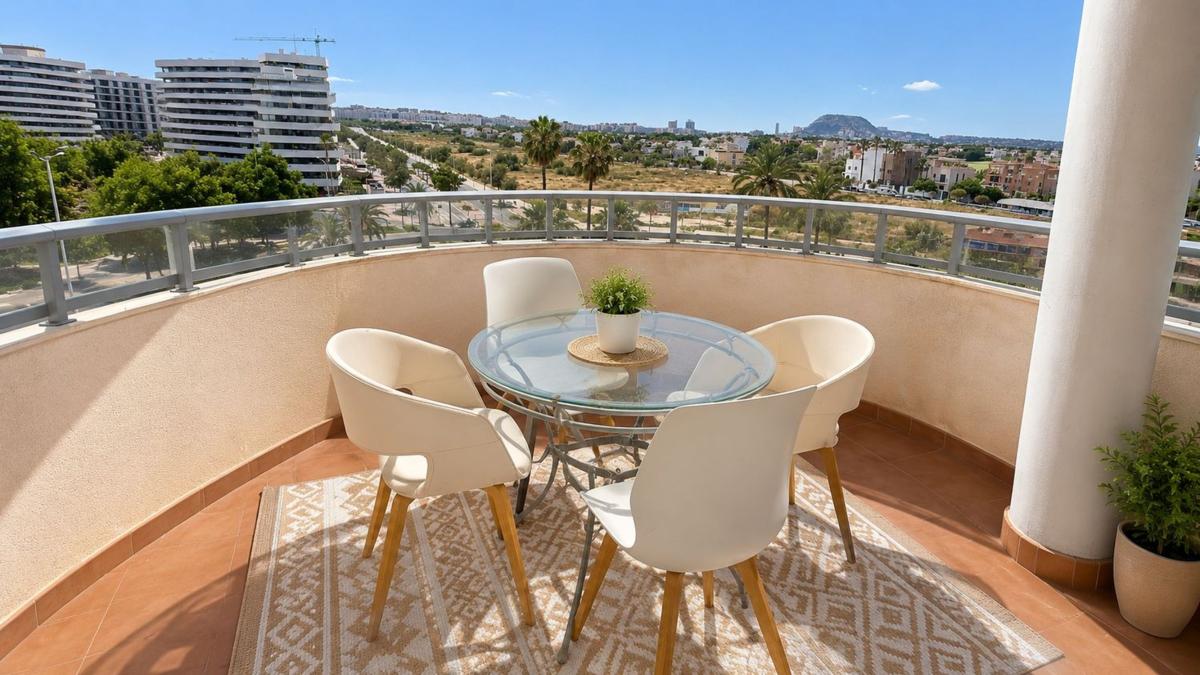 Продажа квартиры на Piso en Avenida de les Nacions, 40, PAU 5, Alicante / Alacant, Аликанте / Алакант
photo 3