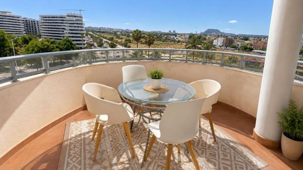Venta de piso en Piso en Avenida de les Nacions, 40, PAU 5, Alicante / Alacant, Alicante / Alacant
 photo 3