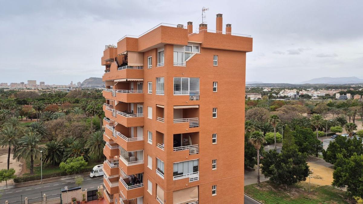 Venta de piso en Piso en Periodista Tirso Marín, 16, PAU 5, Alicante / Alacant, Alicante / Alacant
photo 2