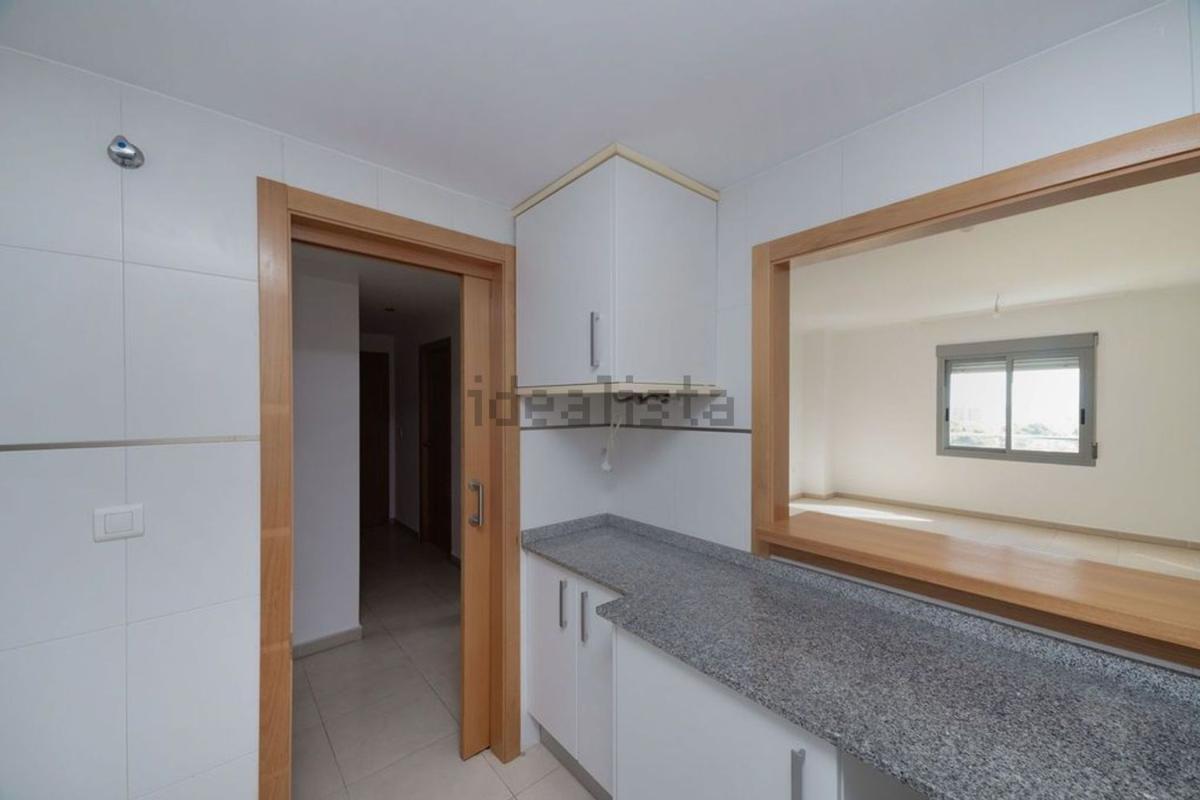 Sale of apartment in Piso en Avenida de les Nacions, PAU 5, Alicante / Alacant, Alicante
photo 2