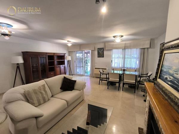 Chalet adosado en Calle de Hispania, La Albufereta, Alicante / Alacant thumbnail 2