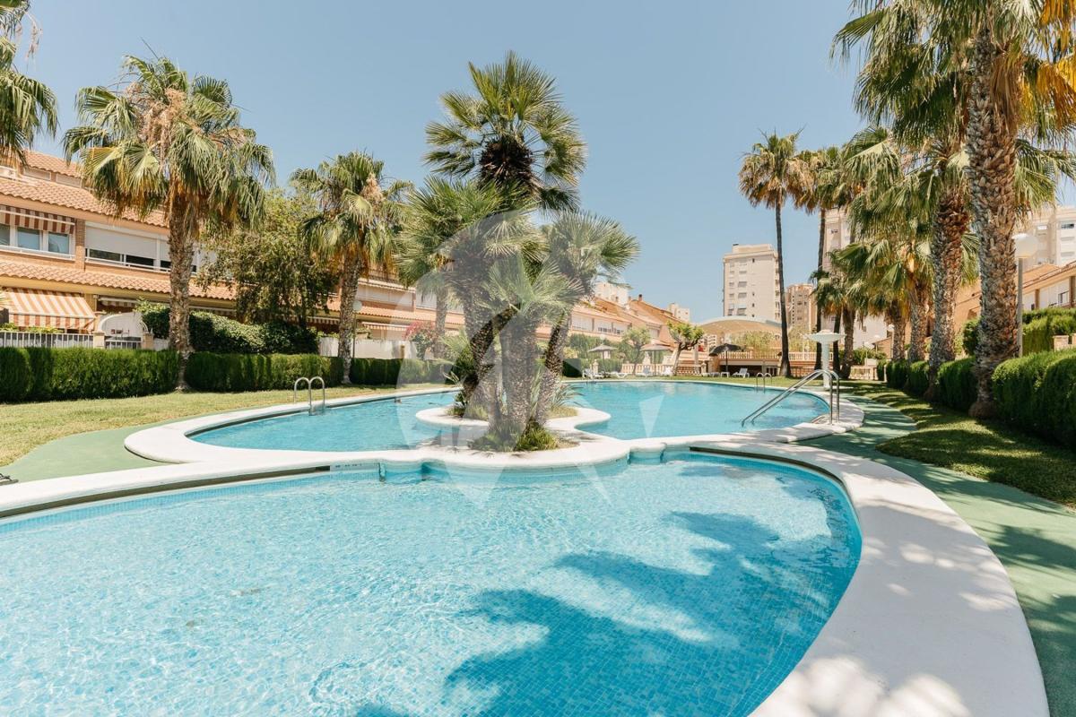 Sprzedaż szeregowego domku w  Chalet adosado en Playa de San Juan, Alicante / Alacant , Alicante / Alacant photo 2