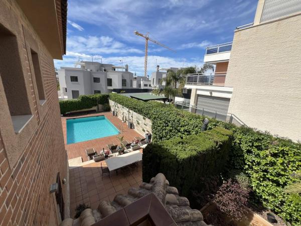 Частный шале на продаже в Casa o chalet en Cabo de las Huertas, Alicante / Alacant, Аликанте / Алакант thumbnail 1