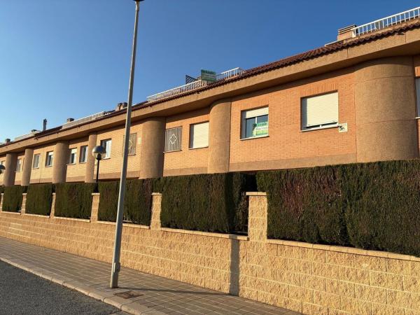 Chalet adosado en Calle Clara Campoamor, 12, Alicante Golf, Alicante / Alacant thumbnail 1