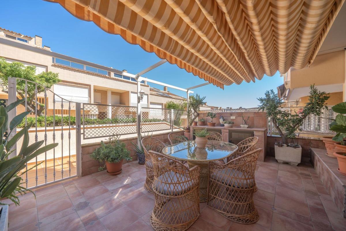 Sprzedaż szeregowego domku w  Chalet adosado en Calle Atún, 1, Cabo de las Huertas, Alicante / Alacant , Alicante / Alacant photo 3