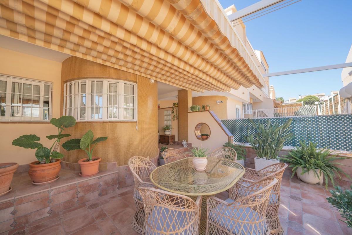Sprzedaż szeregowego domku w  Chalet adosado en Calle Atún, 1, Cabo de las Huertas, Alicante / Alacant , Alicante / Alacant photo 4