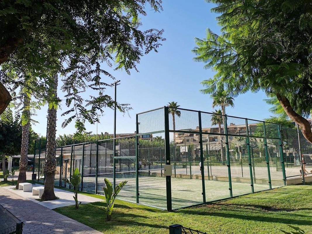 Sprzedaż szeregowego domku w Chalet adosado en Calle Enric Valor, Alicante Golf, Alicante / Alacant , Alicante / Alacant photo 2