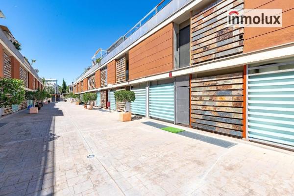 Chalet adosado en Avenida Conrado Albaladejo, Alicante Golf, Alicante / Alacant thumbnail 2