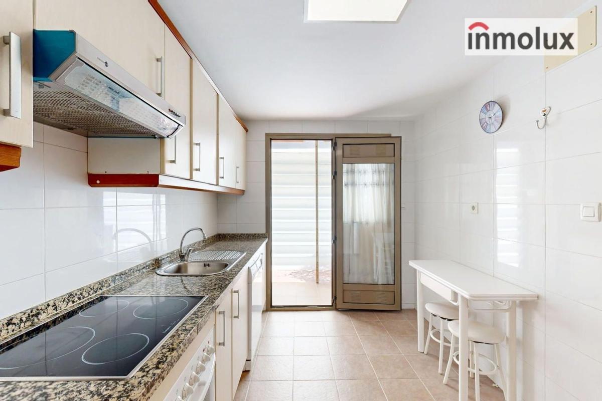 Sale of townhouse in Chalet adosado en Avenida Conrado Albaladejo, Alicante Golf, Alicante / Alacant , Alicante photo 5
