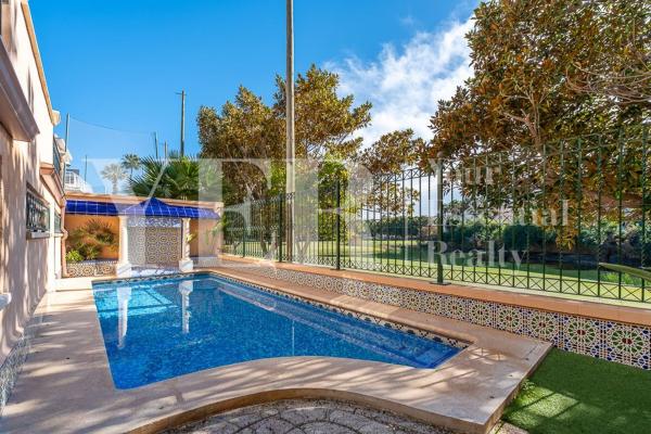 Casa o chalet independiente en Calle Enric Valor, 16, Alicante Golf, Alicante / Alacant thumbnail 2