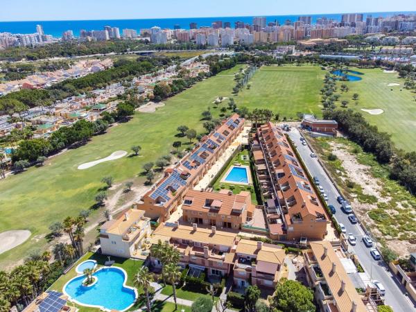 Chalet adosado en Calle Clara Campoamor s/n, Alicante Golf, Alicante / Alacant photo 1