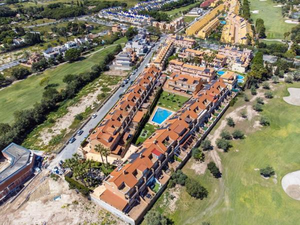 Chalet adosado en Calle Clara Campoamor s/n, Alicante Golf, Alicante / Alacant thumbnail 1