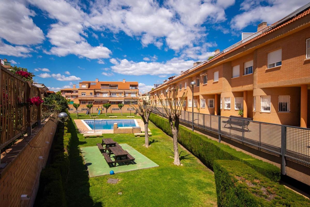 Sale of townhouse in  Chalet adosado en Calle Clara Campoamor s/n, Alicante Golf, Alicante / Alacant , Alicante photo 5