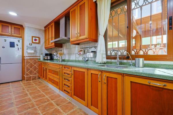 Casa o chalet independiente en Avenida Conrado Albaladejo, Alicante Golf, Alicante / Alacant thumbnail 2