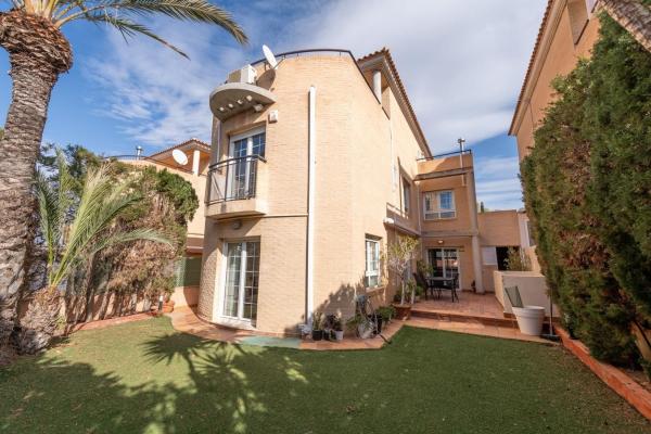 Chalet adosado en Calle del Sargo, Cabo de las Huertas, Alicante / Alacant photo 1