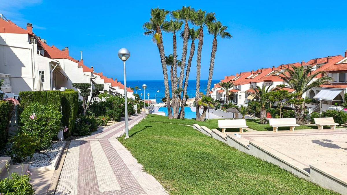 Sprzedaż szeregowego domku w  Chalet adosado en Calle de la Dorada, 6, Cabo de las Huertas, Alicante / Alacant , Alicante / Alacant photo 3