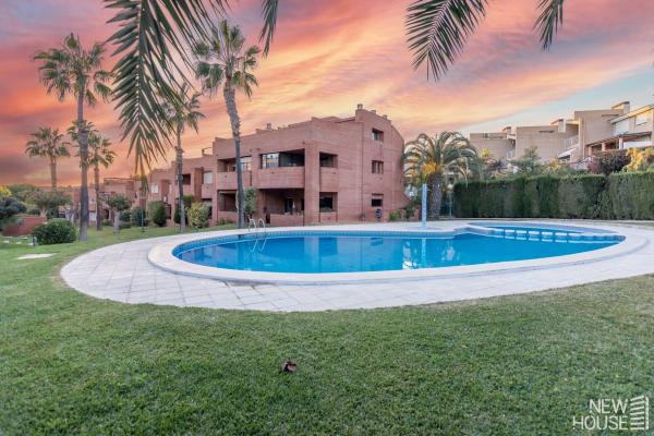 Chalet adosado en Calle de la Boga, 10, Cabo de las Huertas, Alicante / Alacant photo 1
