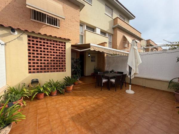 Chalet adosado en Calle Enric Valor, 10, Alicante Golf, Alicante / Alacant thumbnail 2