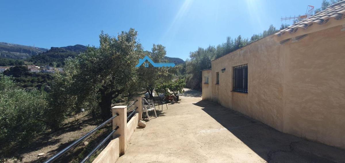 Продажа загородного участка в  Finca rústica en Confrides , Конфридес photo 3