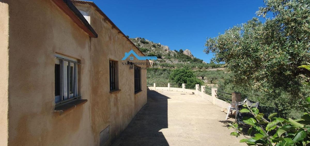 Продажа загородного участка в  Finca rústica en Confrides , Конфридес photo 4