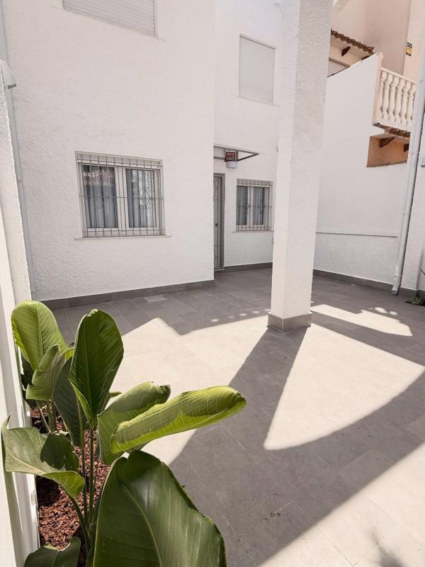 Venta de chalet adosado en  Chalet adosado en Luxemburgo, 2, Nueva Torrevieja, Torrevieja , Torrevieja photo 2