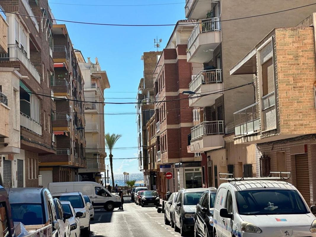 Venta de piso en Piso en Las Piscinas Naturales, Torrevieja, Torrevieja
photo 3