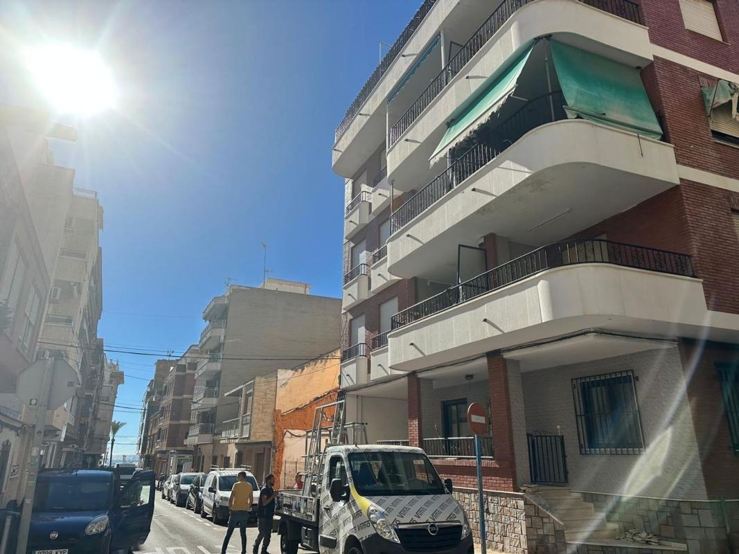 Venta de piso en Piso en Las Piscinas Naturales, Torrevieja, Torrevieja
photo 5