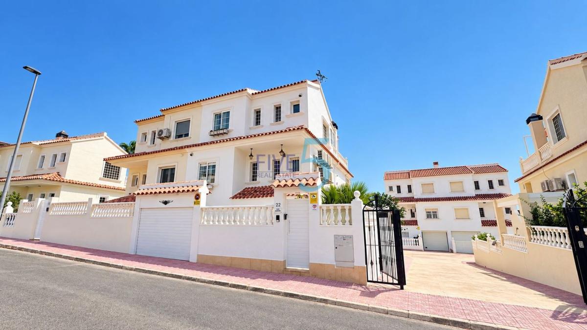 Sprzedaż niezależnego domku jednorodzinnego w Casa o chalet en Zona los Frutales, Torrevieja, Torrevieja photo 1