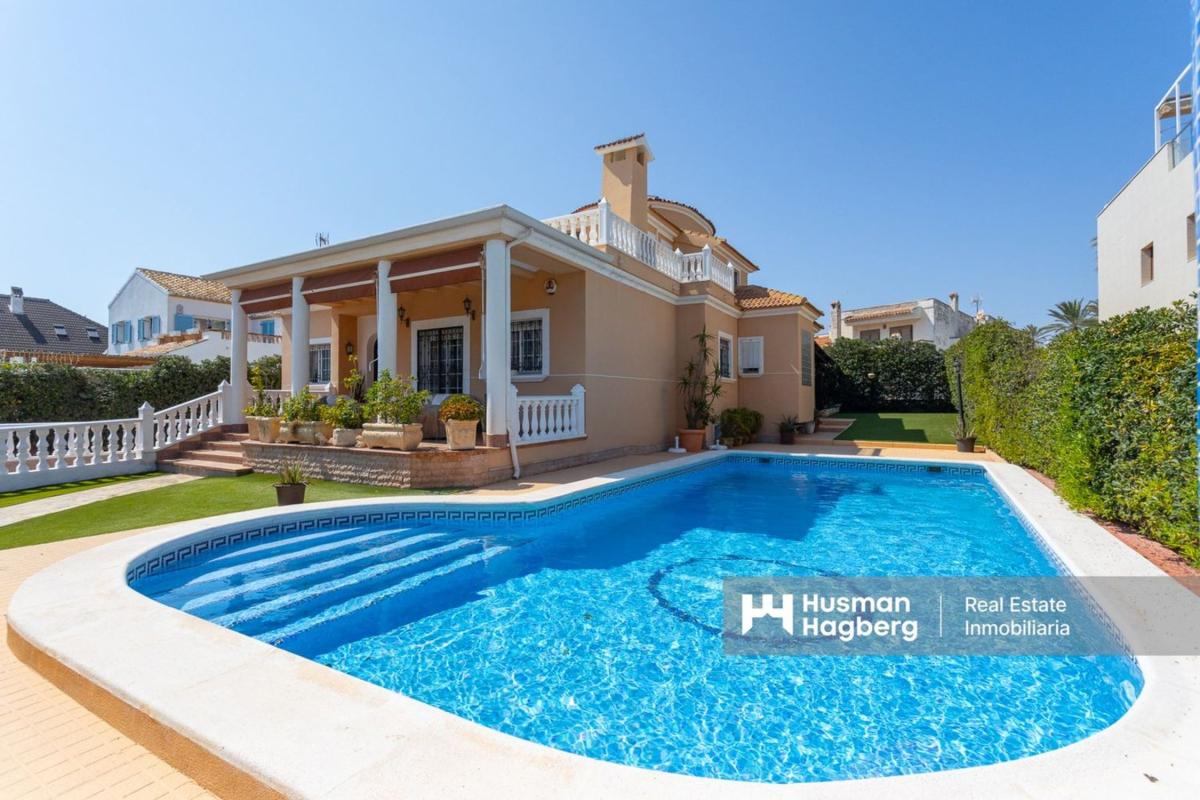 Продажа отдельного шале в Casa o chalet en Calle de los Hibiscus, Cañada del Molino, Torrevieja, Торревьеха photo 1