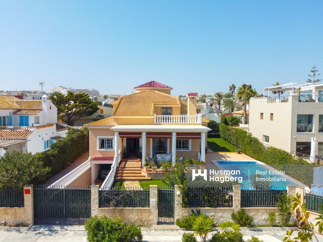 Продажа отдельного шале в Casa o chalet en Calle de los Hibiscus, Cañada del Molino, Torrevieja, Торревьеха photo 3
