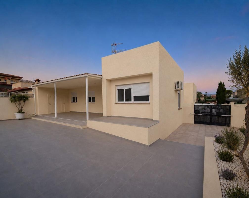 Продажа таунхауса в Chalet adosado en Calle Amsterdam, El Tossal-Bello Horizonte, La Nucia , Ла Нусия photo 1