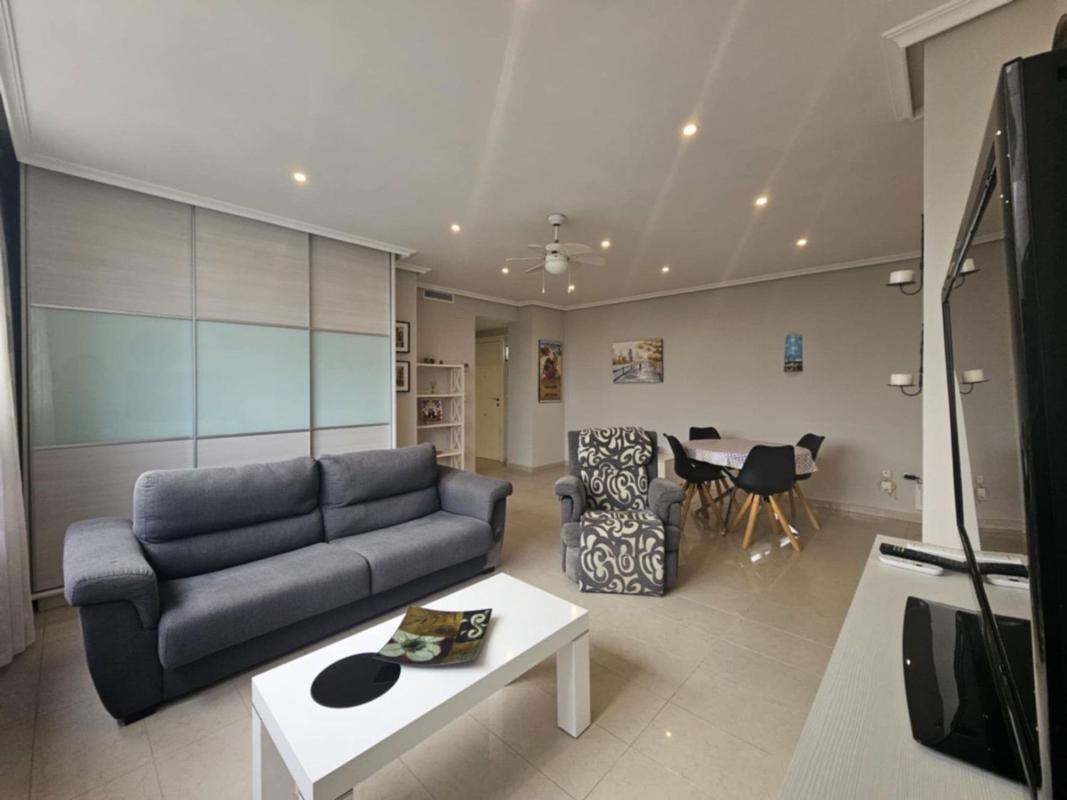Venta de piso en Piso en Calle Derramador, Zona Rincón Bajo, Benidorm, Benidorm
photo 1