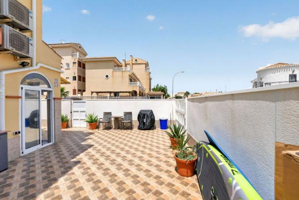 Chalet adosado en Calle Osa Mayor s/n, La Florida, Orihuela thumbnail 2