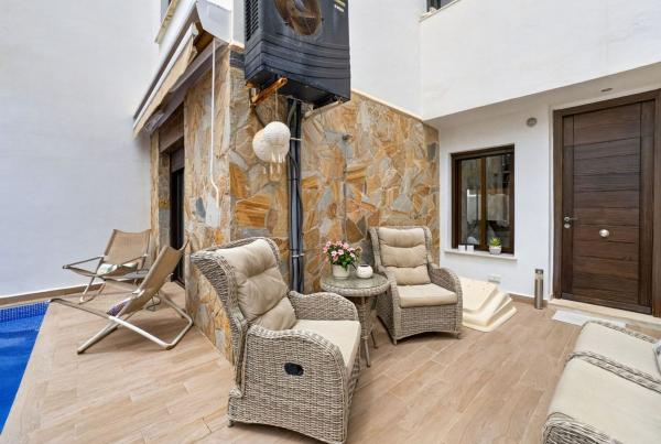 Chalet adosado en Calle Cabo Punta de Tarifa, Lomas de Cabo Roig, Orihuela thumbnail 2