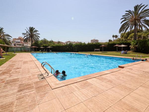 Chalet pareado en Calle Luxemburgo, Nueva Torrevieja, Torrevieja photo 4