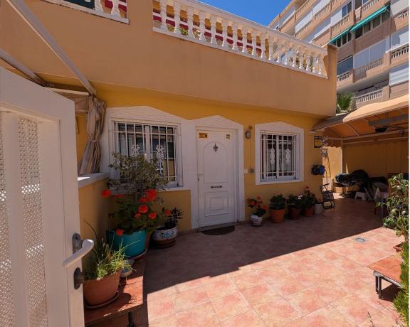 Chalet pareado en Avenida de los Holandeses, 9, Los Europeos, Torrevieja photo 1