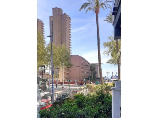 Sprzedaż mieszkania w Piso en Avenida del Mediterráneo, Playa de Levante, Benidorm, Benidorm
 photo 1