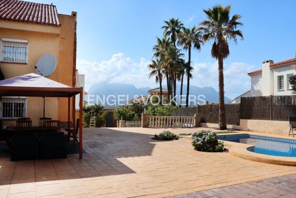 Chalet adosado en Calle Rumanía, Zona Sierra Helada, Benidorm thumbnail 1