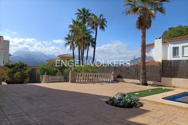 Chalet adosado en Calle Rumanía, Zona Sierra Helada, Benidorm thumbnail 2