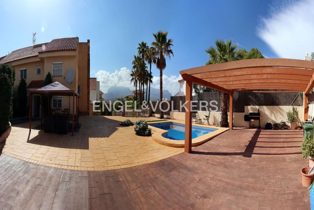 Venta de chalet adosado en  Chalet adosado en Calle Rumanía, Zona Sierra Helada, Benidorm , Benidorm photo 5