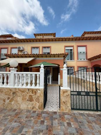 Casa o chalet independiente en Calle Manuel Vera Espinosa, La Siesta - El Salado - Torreta, Torrevieja photo 2