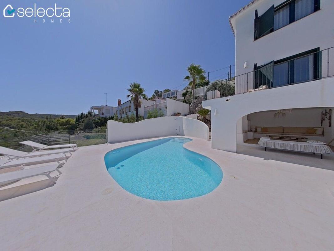 Properties for sale and rent in Spain photo 4