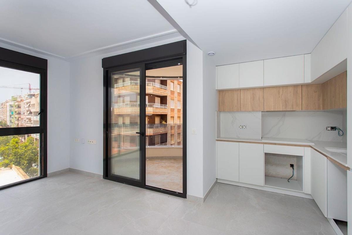 Продажа квартиры на Piso en Calle Ramón Gallud, Las Piscinas Naturales, Torrevieja, Торревьеха
 photo 3