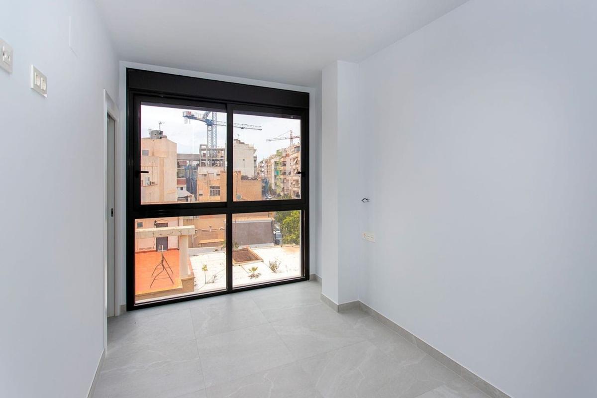 Продажа квартиры на Piso en Calle Ramón Gallud, Las Piscinas Naturales, Torrevieja, Торревьеха
 photo 4
