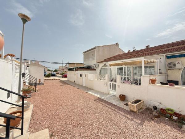 Venta de piso en Piso en La Siesta - El Salado - Torreta, Torrevieja, Torrevieja
thumbnail 2