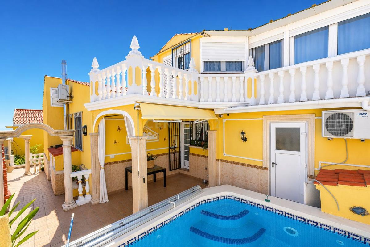 Продажа таунхауса в Chalet adosado en Calle Serra del Reclot, 6, Montebello - Nou Espai, La Nucia , Ла Нусия photo 1