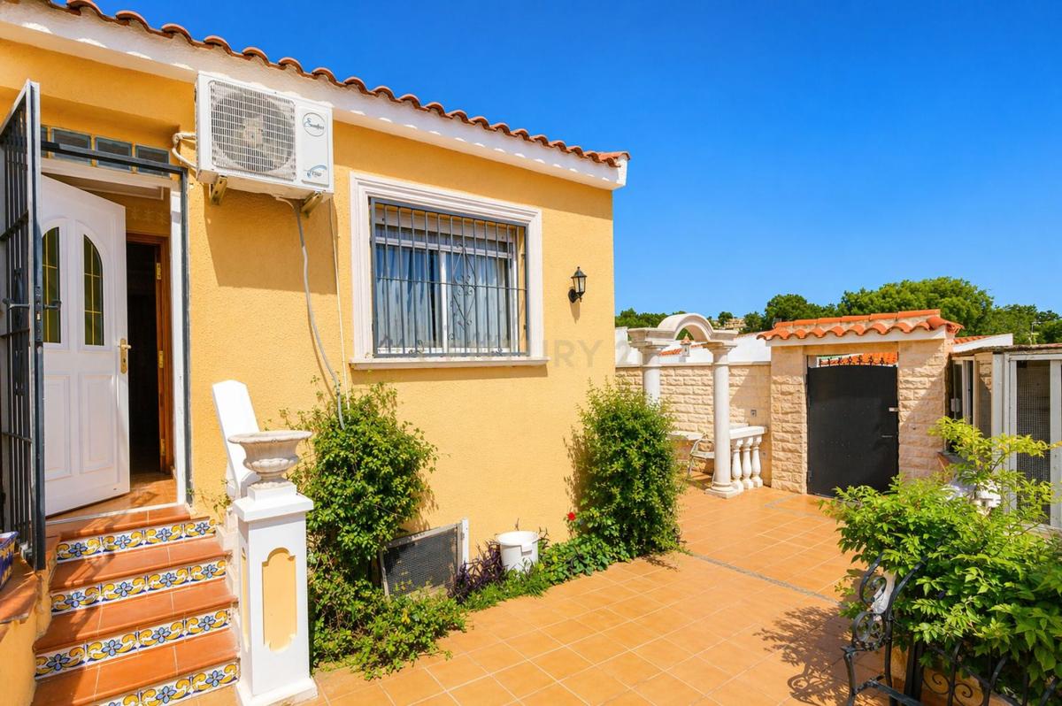 Продажа таунхауса в Chalet adosado en Calle Serra del Reclot, 6, Montebello - Nou Espai, La Nucia , Ла Нусия photo 2